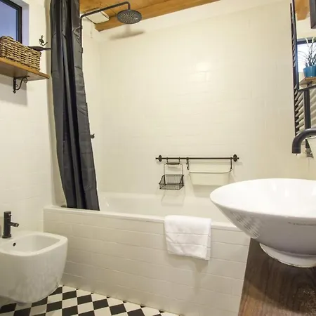 Apartment Altido Gorgeous Apt For 6 In The Historical Center